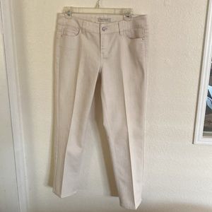 NWOT White House black market, beige, lightweight jeans size 6